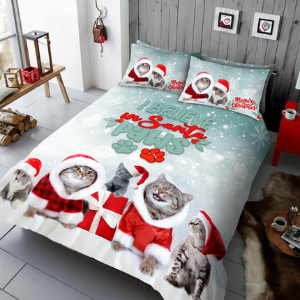 Add a touch of festive spirit to your bedroom with this SANTA PAWMAS duvet cover set. Features a soft green cover with a subtle cats pattern, this duvet set will brighten up your winter. Made of 50% polyester and 50% cotton, it's durable and fade resistant.