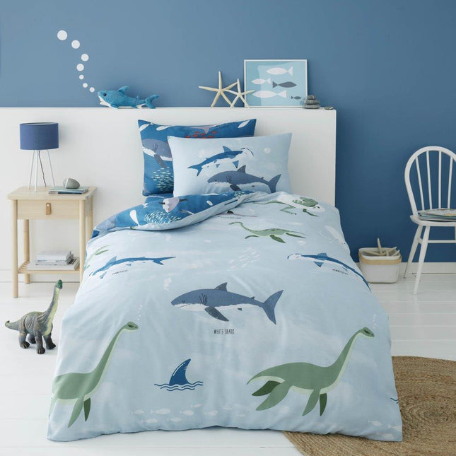 The SEA DINO SHARK Kids Duvet Cover Set is a great way to bring a splash of color to a child's bedroom. Made of durable polycotton, this set is fade resistant and easy to clean. The bright blue color is perfect for a fun and playful atmosphere.