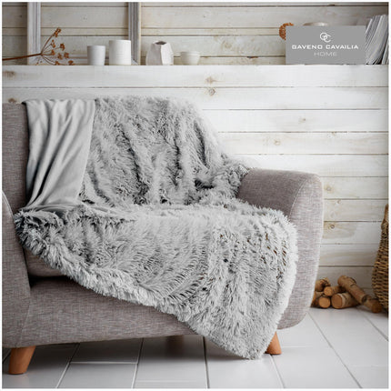 HUGG & SNUG is a soft and cosy blanket made with Silver Color fabric. It is hypoallergenic, warm, and colorfast so it's perfect for use in any season. An ideal choice for allergy sufferers.