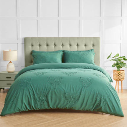 Upgrade your bedroom with STIRLING HEART Signature Duvet Covers. With a variety of colors to choose from, these duvet sets not only complement your decor, but also keep you warm and cozy all night long. Available in single, double, and king sizes. Stay stylish and snug in any weather.