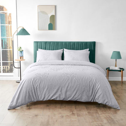 Upgrade your bedroom with STIRLING HEART Signature Duvet Covers. With a variety of colors to choose from, these duvet sets not only complement your decor, but also keep you warm and cozy all night long. Available in single, double, and king sizes. Stay stylish and snug in any weather.