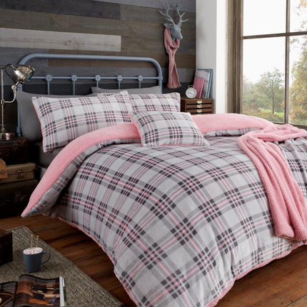 This HIGHLAND CHECK TEDDY Duvet Cover Set is designed to provide the perfect combination of comfort and luxury. A sophisticated grey and pink check pattern is set on a soft polyester fabric, creating a plush and cozy sleeping environment. 