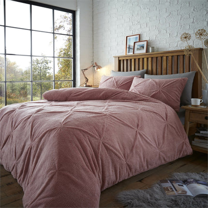 Our CHISWICK PINTUCK Duvet Cover Set is crafted with a luxurious teddy chiswick pintuck design. Boasting a blush pink color, this duvet set is perfect for creating a cozy, inviting atmosphere in any bedroom décor. Made from quality fabric, this duvet set is sure to last.