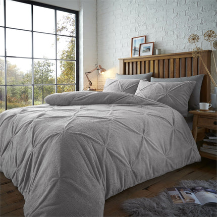 This 100% polyester CHISWICK PINTUCK Duvet Cover Set displays a contemporary teddy chiswick design in a grey color. Perfect for any bedroom, this duvet set is the perfect way to show a touch of style with the easy to care for fabric. Enjoy a plush duvet cover with pintuck detailing and a matching pillowcase.