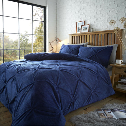 The CHISWICK PINTUCK teddy duvet cover set flaunts an exquisite navy color combined with a classic pintuck pattern. Its soft and cozy fabric is perfect for a comfortable night’s sleep. Enjoy the timeless style and unparalleled comfort of CHISWICK PINTUCK.