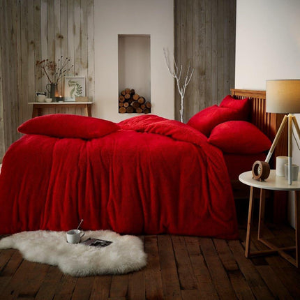 The Teddy PLAIN duvet set is constructed with 100% Polyester for added breathability and comfort. The set includes a teddy plain duvet cover with matching pillowcase with a vibrant red hue, perfect for adding a welcoming touch to your bedroom.