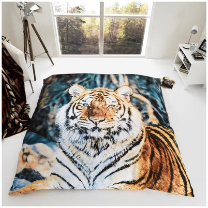 3D Throw gives you a perfect combination of warmth and cosiness. It is made of hypoallergenic, super soft materials, making it skin friendly. With its easy care and tiger design, it is sure to be an eye-catching addition to your home.