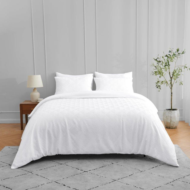 Add a touch of luxury to your bedroom decor with our TRURO TRIANGLE duvet set. Crafted from soft touch Signature fabric with a Plain reverse, this set offers comfort, softness, and durability. The white color adds a touch of elegance to any room.