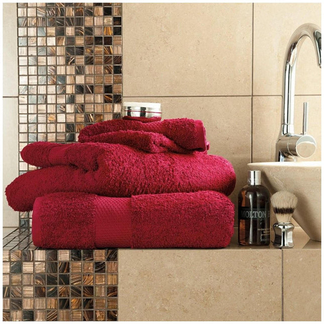 Experience the soft, luxurious feel of MIAMI BATH SHEET. Constructed from super soft material, this absorbent towel will keep you warm and dry. The plush texture feels luxuriously smooth against your skin. Enjoy the perfect combination of comfort and function in wine color.