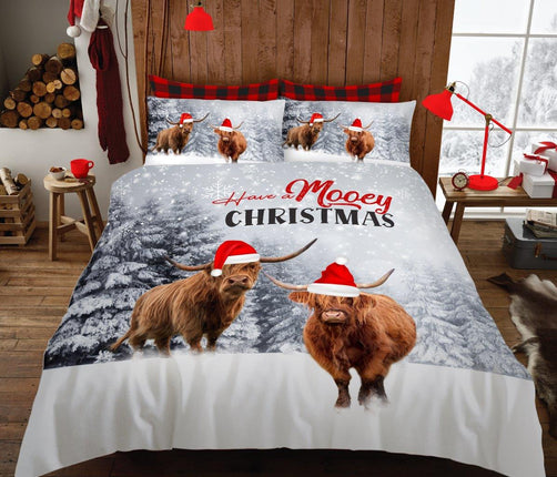 This cozy WINTER HIGHLAND COW Duvet Cover Set will add a stylish touch to any bedroom. Crafted from 50% polyester and 50% cotton for maximum comfort and durability, it features an exclusive print that won't fade over time. Perfect for those chilly winter months, it will keep you warm and cozy all night.