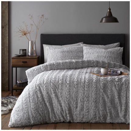 Experience luxury and comfort with LUXE FAUX FUR Duvet Cover Set. Its high quality faux fur fabric offers excellent warmth and an incredibly soft feel. Enhance your bedroom with a timeless grey color and a smooth, silky finish.