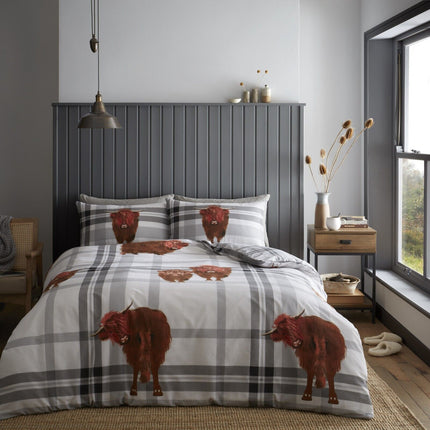 HECTOR THE HIGHLAND Duvet Cover Set is made from polyester cotton blend for superior softness and comfort. It is designed with a grey tone to lend a modern feel to any bedroom. An all season bedding solution that can be enjoyed year round.