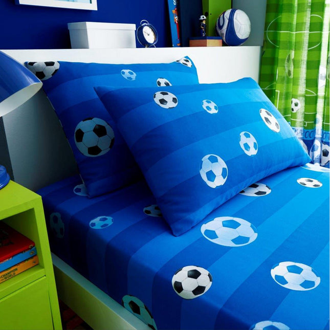 Introduce your little ones to a softer sleep with GOAL Kids Fitted Bed Sheet. It's made from a durable polycotton blend and comes in a calming blue hue to help them relax. The fitted sheet is designed to fit snugly on a mattress for a secure fit. Sleep tight.