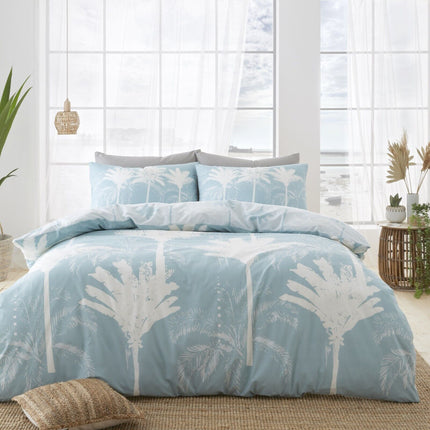 Create a luxurious sleeping experience with the LUSH PALMS Duvet Cover Set. Crafted with pure, soft cotton and available in a soothing green hue, the set guarantees comfort and style. Enjoy a cozy night's sleep surrounded with luxurious comfort.