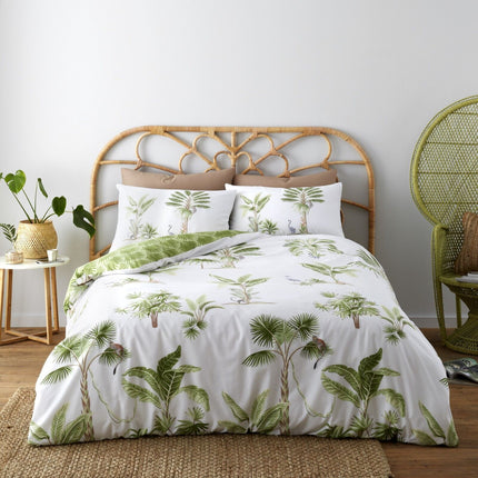 MONKEY JUNGLE Duvet Cover Set is a luxurious and stylish addition to any room. It features a white color with soft, high quality fabric for maximum comfort. The breathable premium fabric provides a cozy and comfortable sleep experience you won't want to miss.