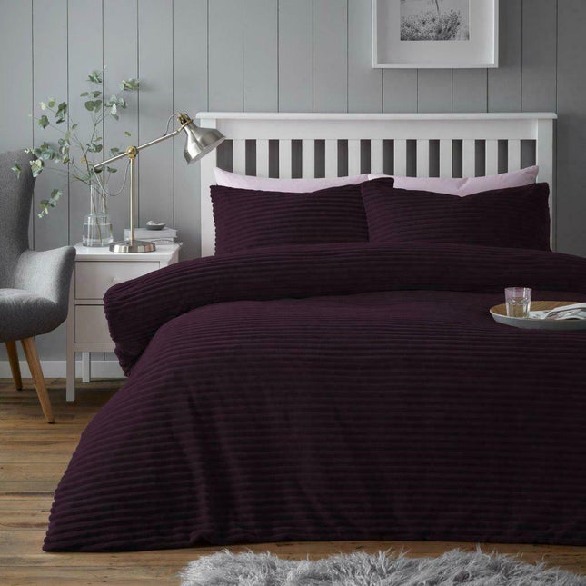 CHUNKY RIB Teddy Duvet Cover Set will add a unique and stylish flair to your bedroom. Its purple color is perfect for a touch of color and the chunky rib texture adds a luxurious touch. Crafted from super soft materials, it's sure to keep you warm and comfortable while you sleep.