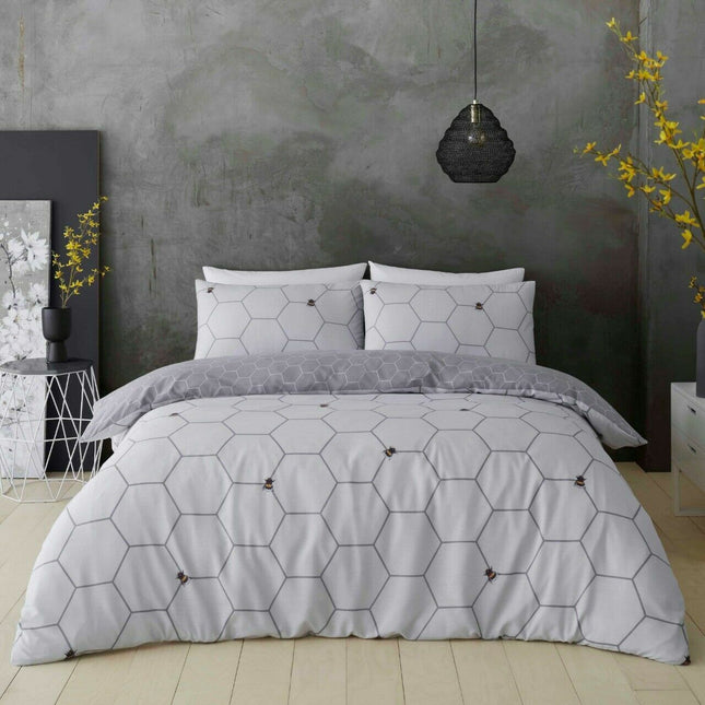 This sophisticated BEE HAPPY Duvet Cover Set is sure to bring comfort and style into the bedroom. This duvet cover is designed with a subtle grey color and is made with a high-quality, cozy cotton blend. It’s the perfect way to bring peace and warmth to any space.